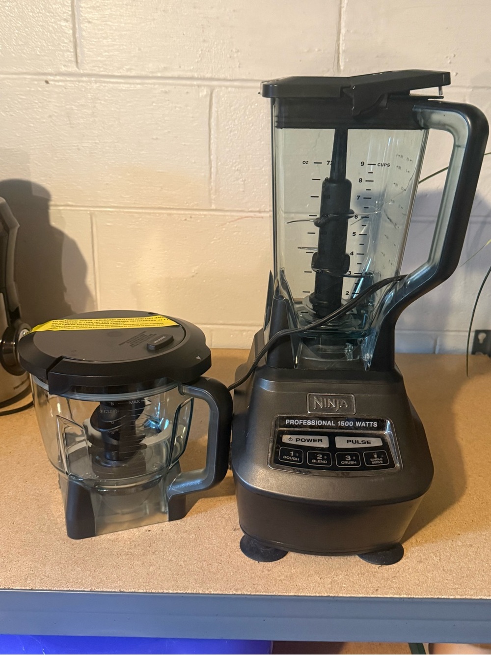 Ninja Black Countertop Blender with Single-Serve Bowl